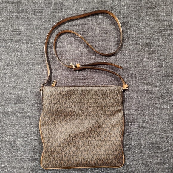 Michael Kors Jet Set Crossbody - Picture 2 of 3